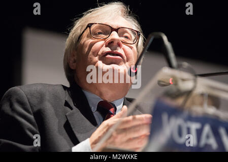 Pomigliano D'Arco, Italien. 06 Feb, 2018. Vittorio Sgarbi, berühmte italienische Kunstkritiker, Schriftsteller, Dozent und Politiker, trifft die Bürgerinnen und Bürger in Pomigliano d'Arco (NA) anlässlich der Eröffnung der Wahlkampagne. Credit: Giuseppe Ricciardiello/Pacific Press/Alamy leben Nachrichten Stockfoto