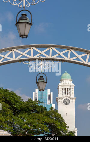 Singapur Asien Februar 8, 2018 Anderson Brücke, über den Singapore River, und dem Victoria Theater. Stockfoto