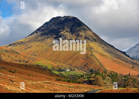 Yewbarrow fiel an der Leiter der Wasdale. Nationalpark Lake District, Cumbria, England, Vereinigtes Königreich, Europa. Stockfoto