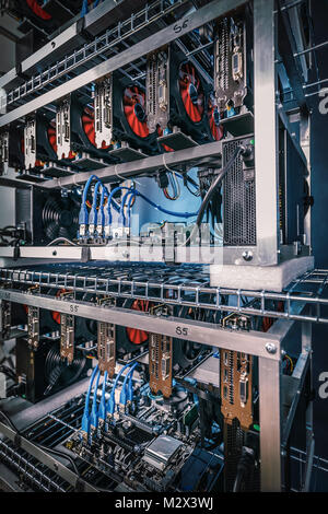 Grafikkarten Bergbau rig für den Bergbau online crypto Währungen verwendet Stockfoto