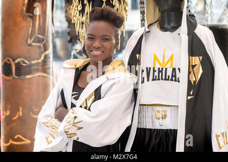 Olympischen Boxing champion Nicola Adams startet Ihre erste Sportswear Kollektion in Zusammenarbeit mit Everlast bei Selfridges in London. Stockfoto