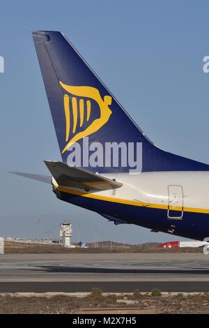 RYANAIR TAIL LOGO AUF Boeing 737-800 (W) Stockfoto