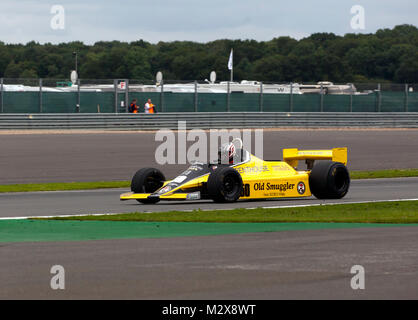 Michael Lyons fahren 1980 Williams FW 07B, während der FIA Meister historische Formel-1-Rennen in Silverstone Classic 2017 Stockfoto