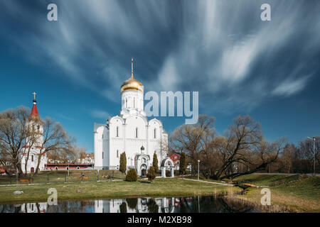 Minsk, Weißrussland. Anzeigen von Crypt Tempel zu Ehren der Kathedrale der neuen Märtyrer und Bekenner des weißrussischen Land und Kirche der Fürsprache der Jungfrau Stockfoto