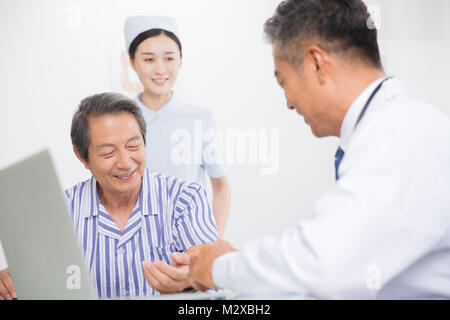Medizinisches Personal und Patienten Stockfoto