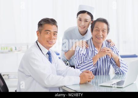 Medizinisches Personal und Patienten Stockfoto