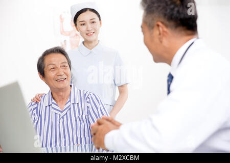 Medizinisches Personal und Patienten Stockfoto