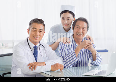 Medizinisches Personal und Patienten Stockfoto