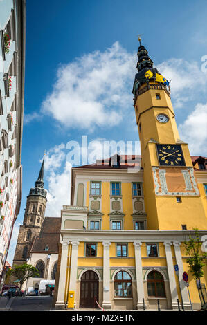 Barocke Rathaus (Town Hall), die Kathedrale in der Entfernung, in Bautzen, Oberlausitz, Sachsen, Deutschland Stockfoto