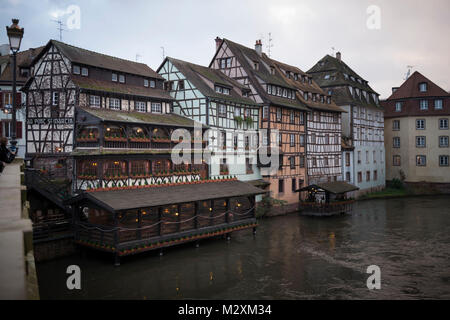 Frankreich, Elsass, Straßburg, an Weihnachten, im Viertel "Petite France" Stockfoto