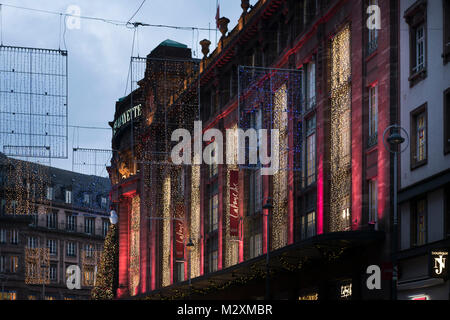 Frankreich, Elsass, Straßburg in der Weihnachtszeit, das Kaufhaus Lafayette. Stockfoto