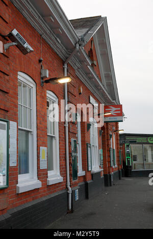 Bahnhof von Horley in Surrey auf der Victoria Line nach Brighton, Züge von den Südlichen betrieben werden Stockfoto