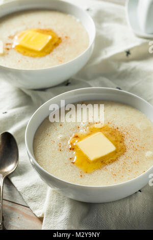 Hausgemachten gesunden Cremige Weizen Farina Porridge zum Frühstück Stockfoto