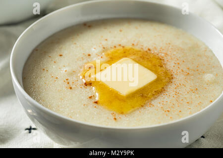 Hausgemachten gesunden Cremige Weizen Farina Porridge zum Frühstück Stockfoto