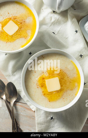 Hausgemachten gesunden Cremige Weizen Farina Porridge zum Frühstück Stockfoto