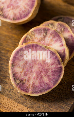 Raw Organic Hawaiian Süßkartoffeln bereit zu Kochen Stockfoto