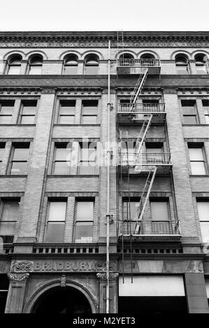 Blick auf die Außenfassade des berühmten bradbury Gebäude in der Innenstadt von Los Angeles, CA. Stockfoto