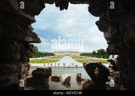 Hinter der Neptunbrunnen von Schloss Schönbrunn, Wien Stockfoto