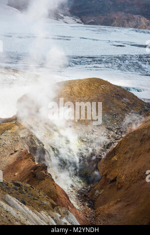 Rauchen Fumarolen am Mutnowski Vulkan, Kamtschatka, Russland Stockfoto