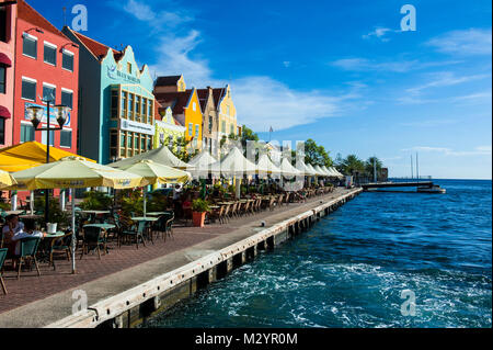 Die niederländische Häuser an der Sint Annabaai in Wilemstad Stadt, der Hauptstadt von Curacao, Niederländische Antillen, ABC-Inseln, Karibik Stockfoto