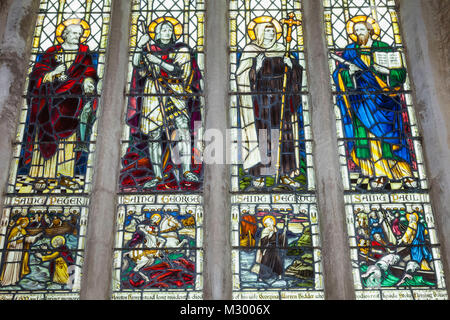 England, Devon, Dartmouth, Dartmouth Castle, St Petrox Kirche Glasfenster verschiedene Heilige Stockfoto