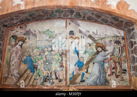 Deutschland, Rheinland-Pfalz, Oberwesel, St. Martin's Church, 16. Jahrhundert Wandmalerei Darstellung Jesus das Kreuz tragen in einer mittelalterlichen deutschen Einstellung Stockfoto