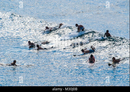 Surfer am Hookipa Beach Park, Paai, Maui, Hawaii Stockfoto