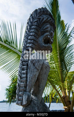 Hölzerne Statue im Puuhonua o Honaunau National Historical Park, Big Island, Hawaii Stockfoto