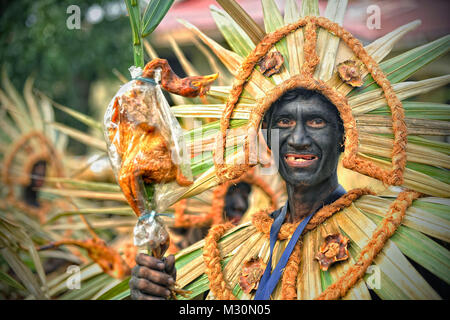 Mann mit Kostüm, Kalibo, Aklan, Panay Island, Philippinen Stockfoto
