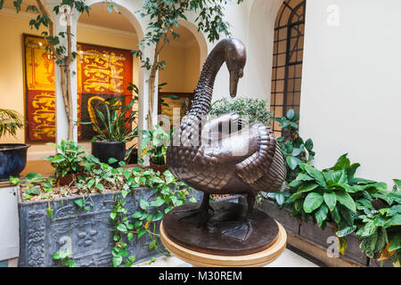 England, London, die Stadt, die VINTERS' Unternehmen, die VINTERS' Hall, der Wintergarten, Bronze Swan von Sally Arnup Stockfoto