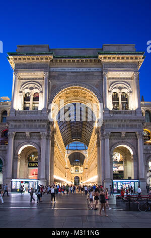 Galleria Vittorio Emanuele II in Mailand. Es ist eines der ältesten Shopping Malls der Welt, entworfen und von Giuseppe Mengoni zwischen 1865 und 1877 gebaut. Stockfoto