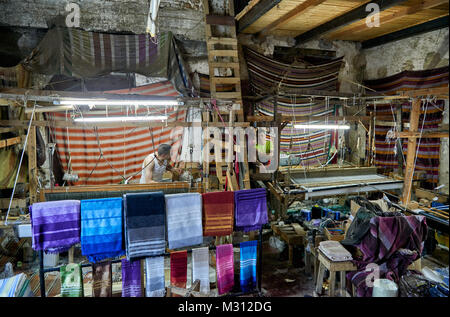 Weberei in Altstadt (Medina) von Marrakesch, Marokko, Afrika Stockfoto