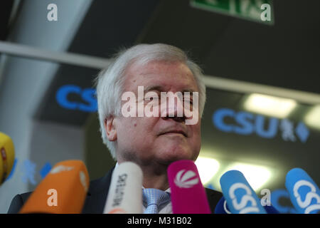 München, Deutschland. 08 Feb, 2018. Bayerische Ministerpräsident und CSU-Vorsitzende Horst Seehofer ist auf dem Bild zu sehen. Er wird die nächste Minister für Innenräume. Der Vorstand der Christlich Sozialen Union (CSU) nach dem Ende der Koalition beraten die Gespräche mit der christlichen Deocratic Union mit Angela Merkel und der Sozialdemokratischen Partei Deutschlands (SPD). Credit: Alexander Pohl/Pacific Press/Alamy leben Nachrichten Stockfoto