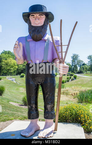 Pennsylvania, PA, Northeastern, Strasburg, Dutch Country, Hershey Farm Restaurant & Inn, riesige Statue, Big Amos, barfuß Amish Farmer, unkonventionliche Attraktion, Amer Stockfoto