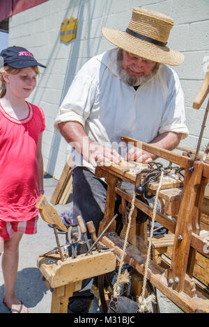 Kutztown Pennsylvania, Kutztown Folk Festival, Pennsylvania Dutch folklife, Kunsthandwerk, Verkäufer, Stände Stand Markt Käufer Kauf Verkauf, A Stockfoto