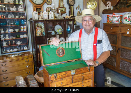 Kutztown Pennsylvania, Kutztown Folk Festival, Pennsylvania Dutch folklife, Verkäufer, Stände Stand Markt Kauf Verkauf, Shopping Shopper sho Stockfoto