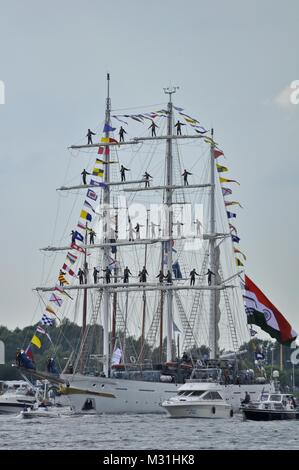 Amsterdam, Niederlande - 19 August 2015: Die tarangini Tall Ship (Indien), nähert sich der Hafen zur Zeit der Sail 2015 Stockfoto