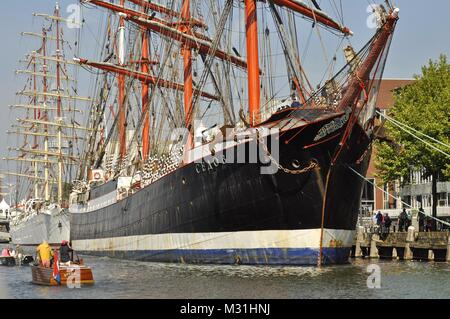 Insel Java, Amsterdam, Niederlande - 20 August 2015: Die sedov Tall Ship (Russland) angeschlossen, bei der das Segel 2015 Stockfoto