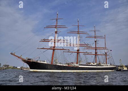 Port Ijhaven, Amsterdam, Niederlande - 23 August, 2015: Die sedov Tall Ship (Russland) Kreuzfahrt am letzten Tag der Sail 2015 Stockfoto