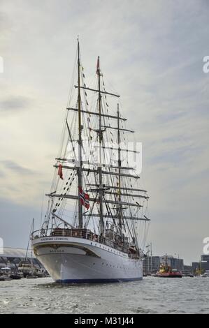 Amsterdam, Niederlande - 23 August, 2015: Die Statsraad Lehmkuhl Tall Ship (Norwegen) auf dem Ij Fluss, der am letzten Tag der Sail 2015 Stockfoto