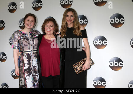 ABC TCA Winter 2018 Party im Langham Huntington Hotel am 8. Januar 2018 in Pasadena, CA mit: Emma Kenney, Roseanne Barr, Sarah Chalke Wo: Pasadena, Kalifornien, USA, wenn: 09 Jan 2018 Credit: Nicky Nelson/WENN.com Stockfoto