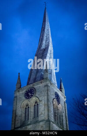 Chesterfield schiefen Turm bei Nacht, Kirche St. Maria und alle Heiligen, Chesterfield Stockfoto