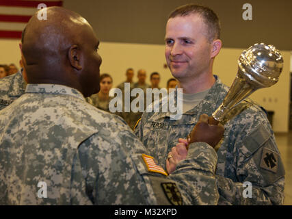 Soldaten der 145 Army Band, Oklahoma National Guard nehmen teil an einer Änderung des Befehls Zeremonie in Oklahoma City, 31.01.12. (US Army Foto von Sgt. Anthony Jones, 145 Mobile Public Affairs Loslösung) 120114-Z-RH 707-040 durch Oklahoma National Guard Stockfoto