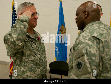 Soldaten der 145 Army Band, Oklahoma National Guard nehmen teil an einer Änderung des Befehls Zeremonie in Oklahoma City, 31.01.12. (US Army Foto von Sgt. Anthony Jones, 145 Mobile Public Affairs Loslösung) 120114-Z-RH 707-058 durch Oklahoma National Guard Stockfoto