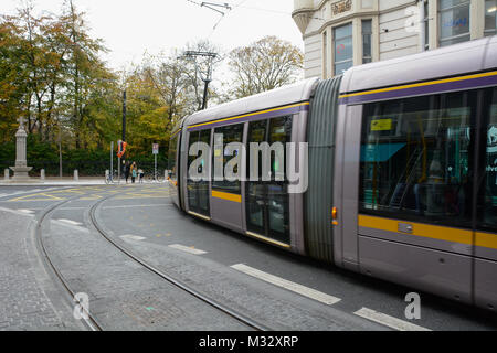 Die Luas, ein Licht rapid transit Fahrzeug in der Innenstadt von Dublin, Irland Stockfoto