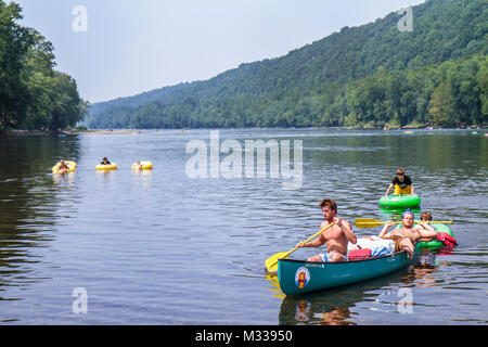 Pennsylvania, PA, Northeastern, Point Pleasant, Delaware River, Blick auf New Jersey, River Country, Ausstatter, Natur, Natur, Landschaft, Kanus, Tubing, Reihe, Erholung Stockfoto