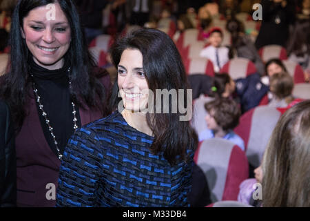 Roma, Italien. 08 Feb, 2018. Bürgermeister von Rom Virginia Raggi am Teatro Sistina in Rom Quelle: Matteo Nardone/Pacific Press/Alamy leben Nachrichten Stockfoto