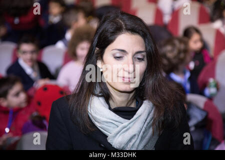 Roma, Italien. 08 Feb, 2018. Bürgermeister von Rom Virginia Raggi am Teatro Sistina in Rom Quelle: Matteo Nardone/Pacific Press/Alamy leben Nachrichten Stockfoto