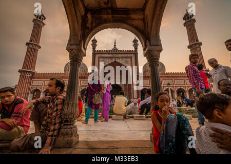 Menschen in Jama Masjid, Old Delhi, Indien ruhen Stockfoto