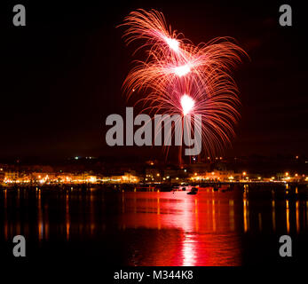 Feuerwerk über der Stadt, Birzebbuga, Malta Stockfoto